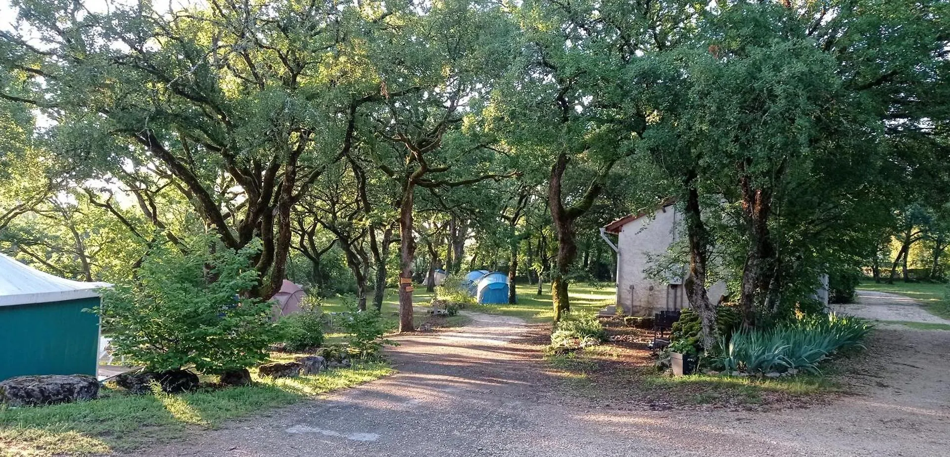 Camping Cabane Insolite Et Cocooning 2 Personnes-Camping Le Bel Air- L'Erable Limogne-en-Quercy France